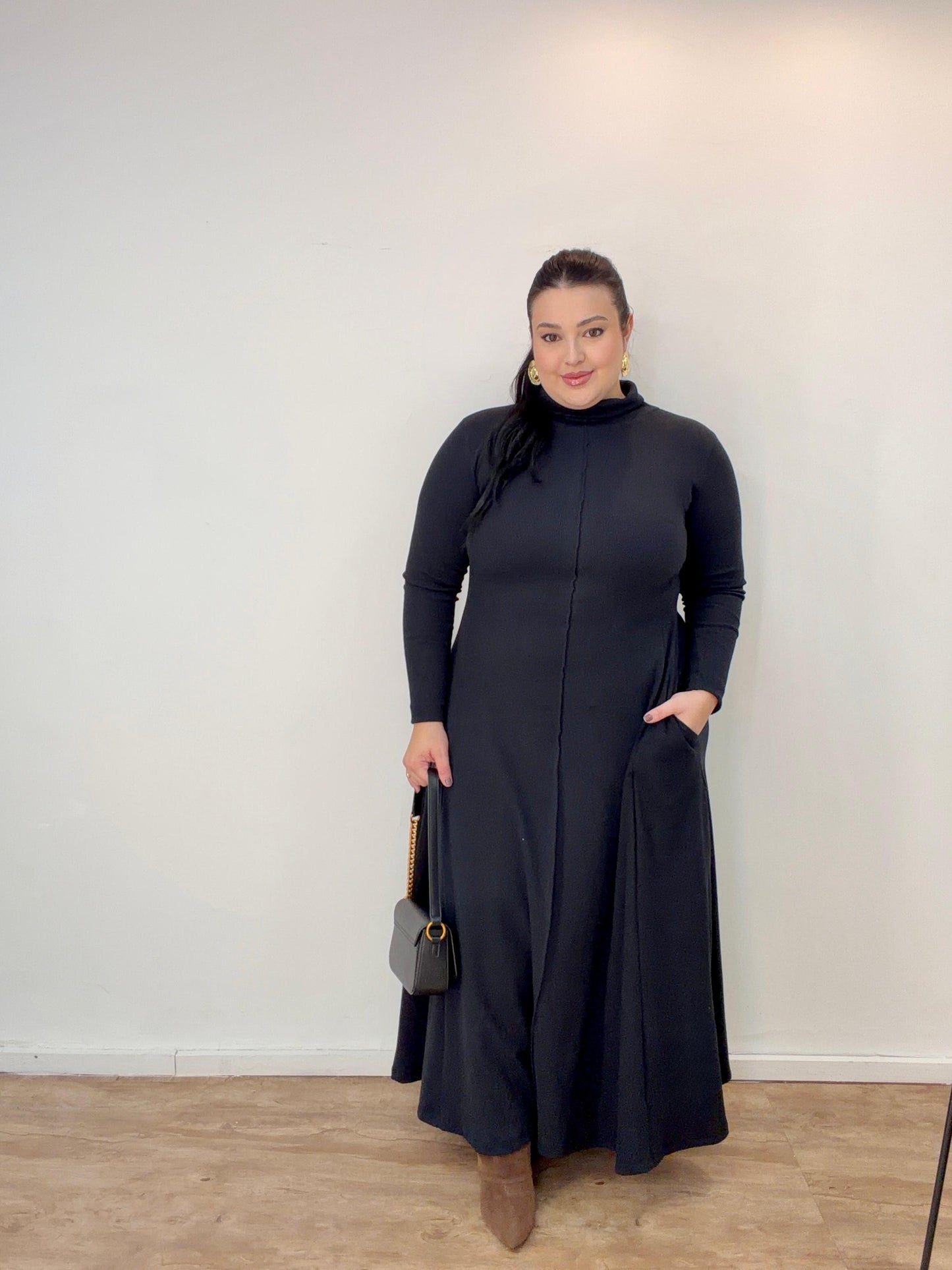 Vestido Canelado de Gola e Manga Longa em Tecido Premium