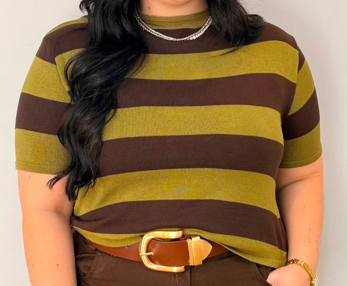 T-shirt cropped em tricô listrada
