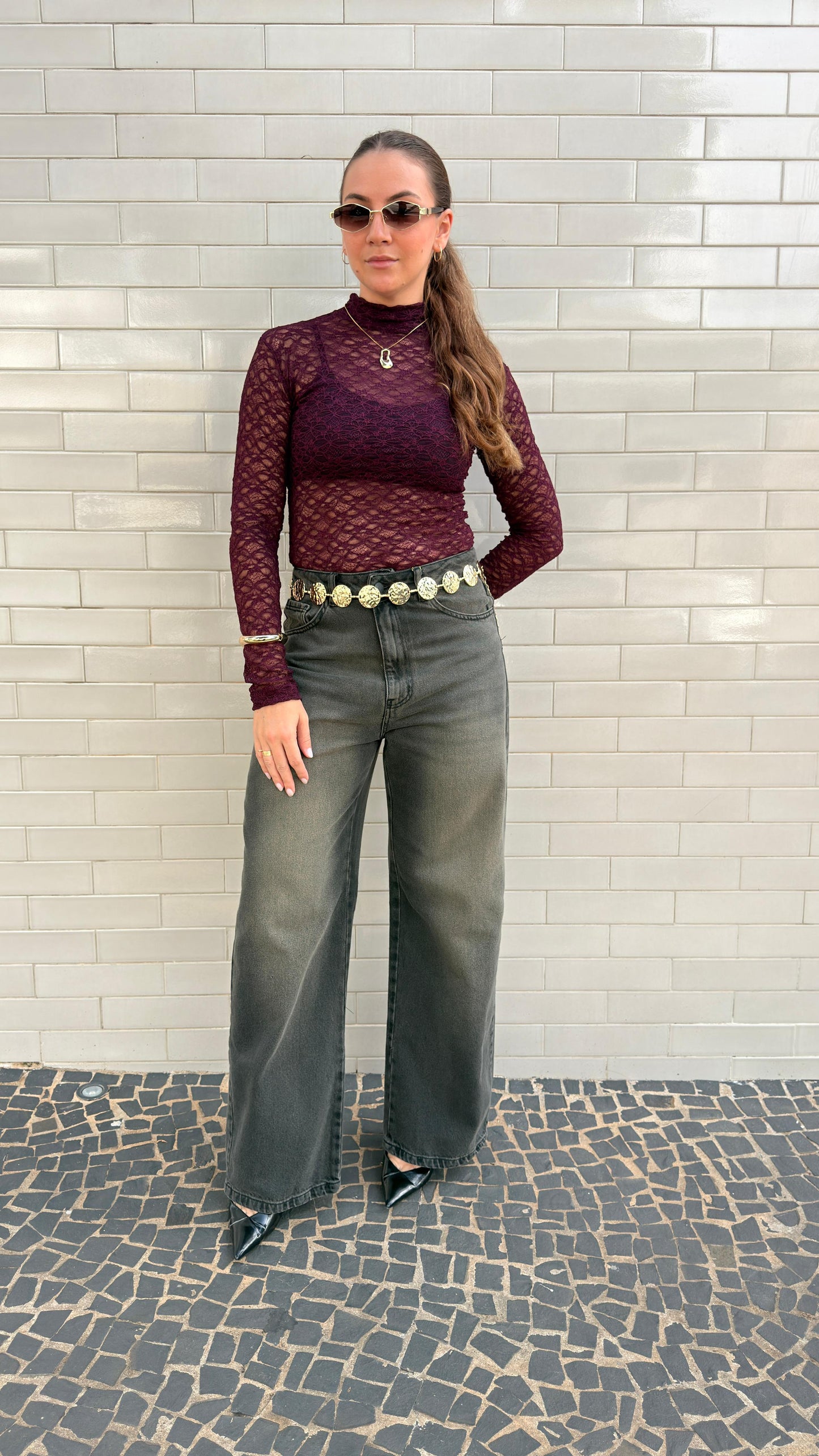 Blusa Feminina de Renda Elegante e Sofisticada