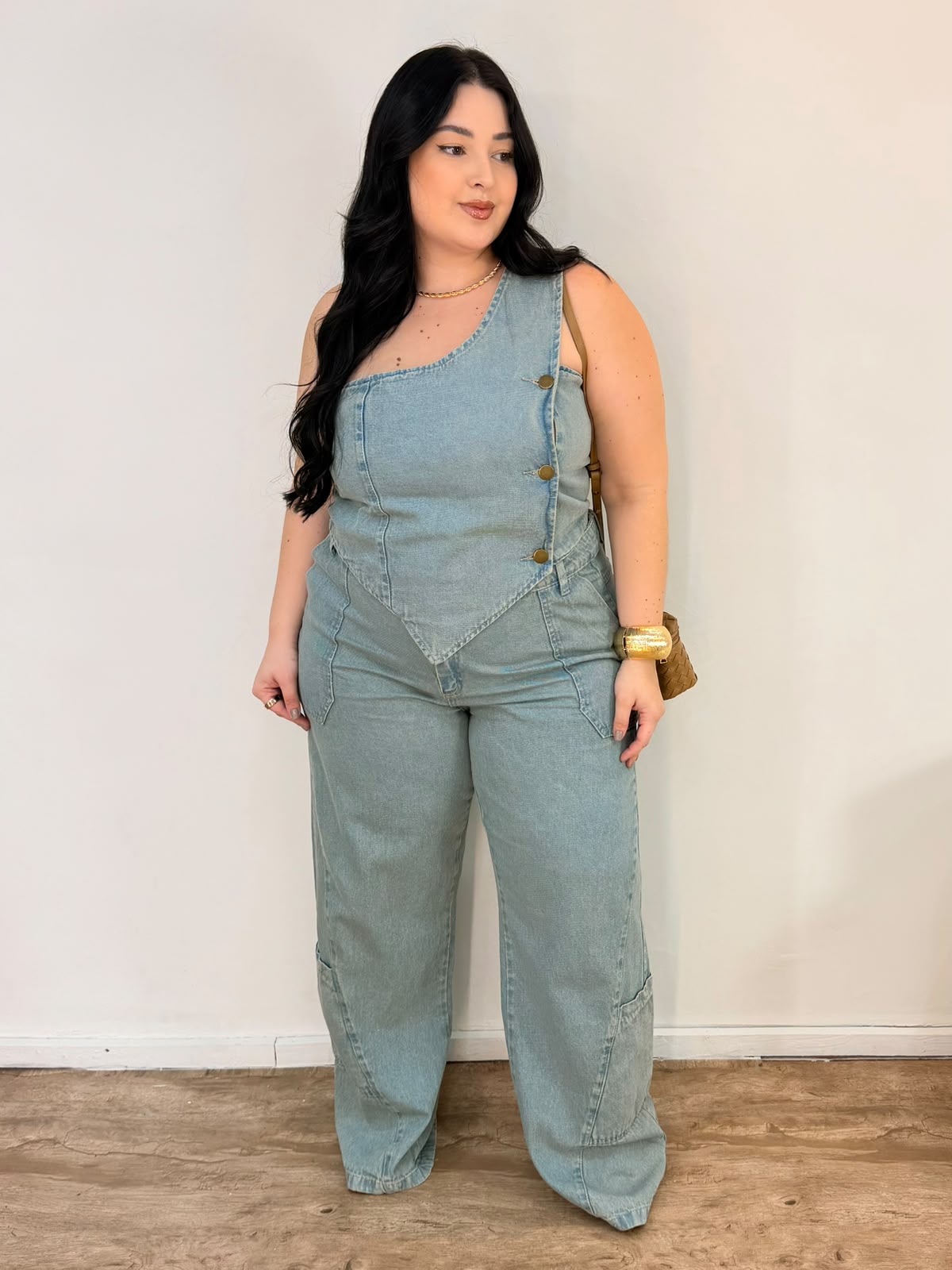 Conjunto Jeans Lavagem Sujinha com Cropped Assimétrico
