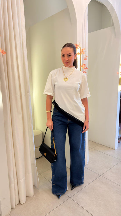 Camiseta Feminina Assimétrica em Algodão com Renda Bia