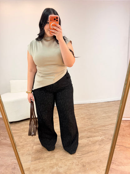 Calça Jeans Wide Leg Onça Preta