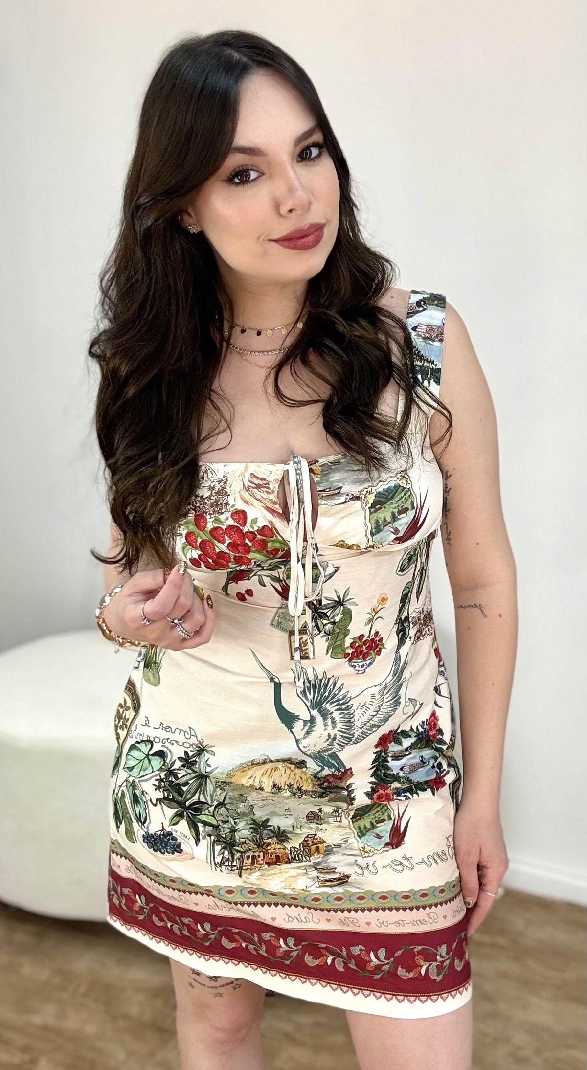 Vestido Curto Poesia Bege Seda Farm