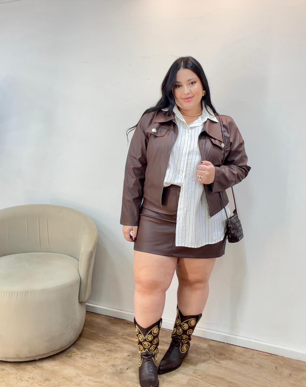 Conjunto de Jaqueta e Saia em Couro Sintético com Zíper