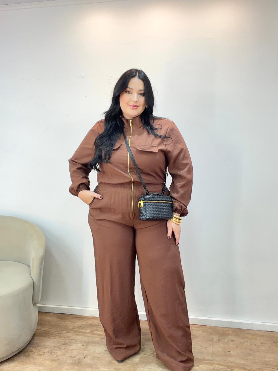 Macacão Cargo Pantalona com Zíper Frontal