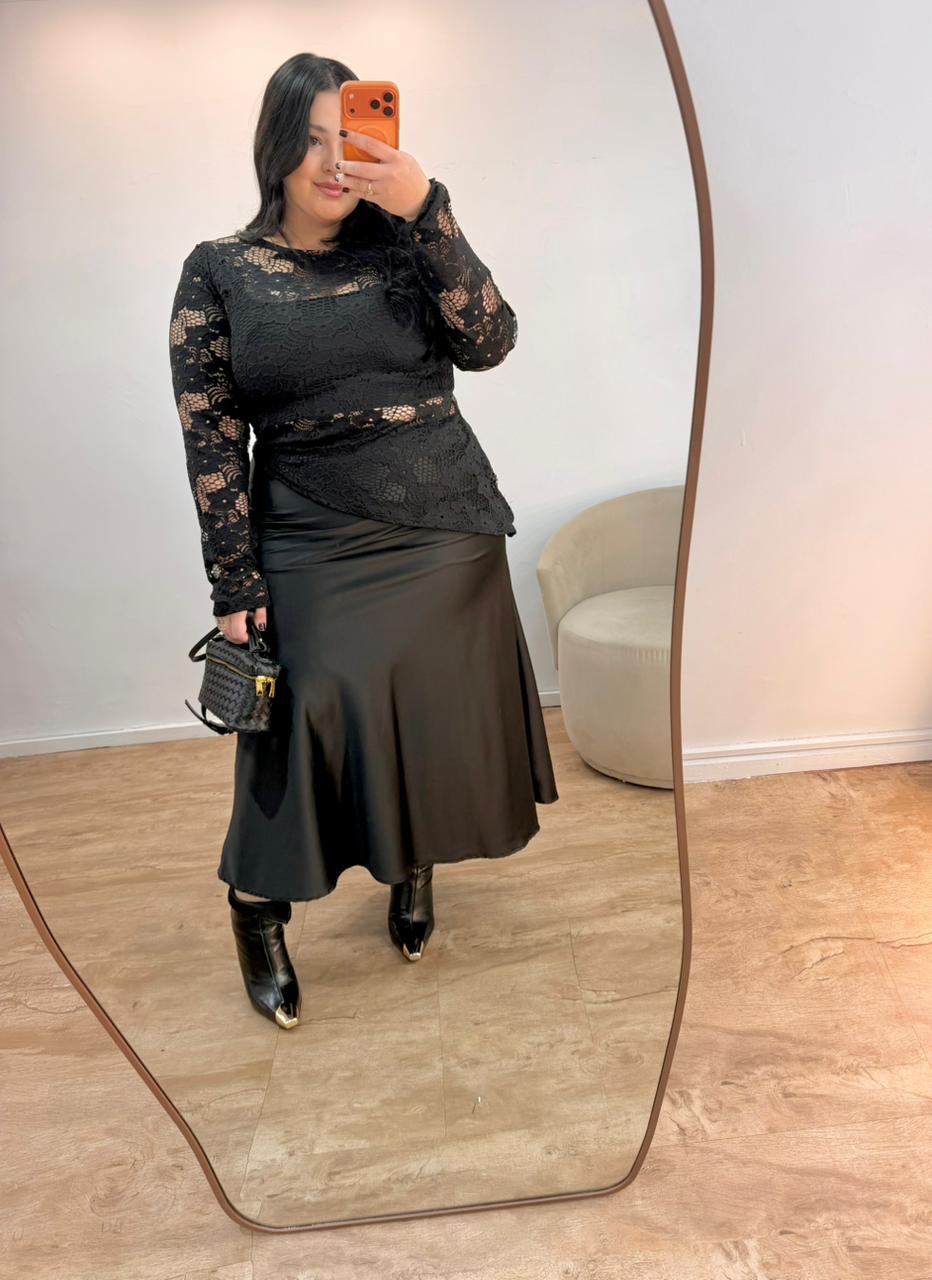 Saia Midi em Cetim Evasê Elegante
