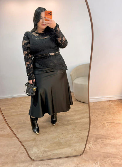 Saia Midi em Cetim Evasê Elegante