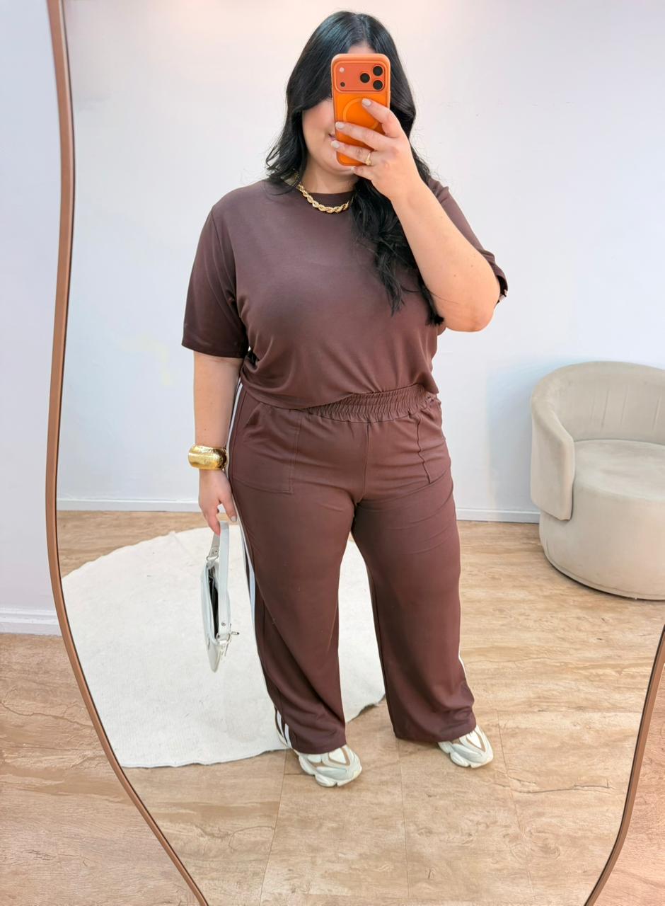 Conjunto em Malha com Calça Listra Lateral