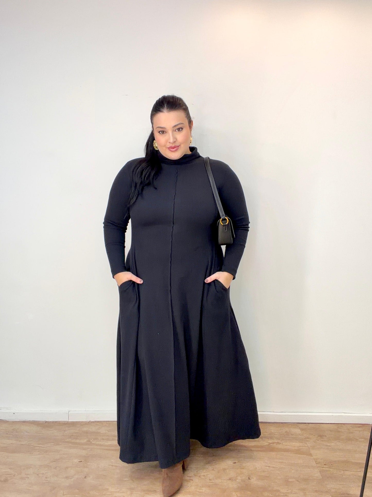Vestido Canelado de Gola e Manga Longa em Tecido Premium
