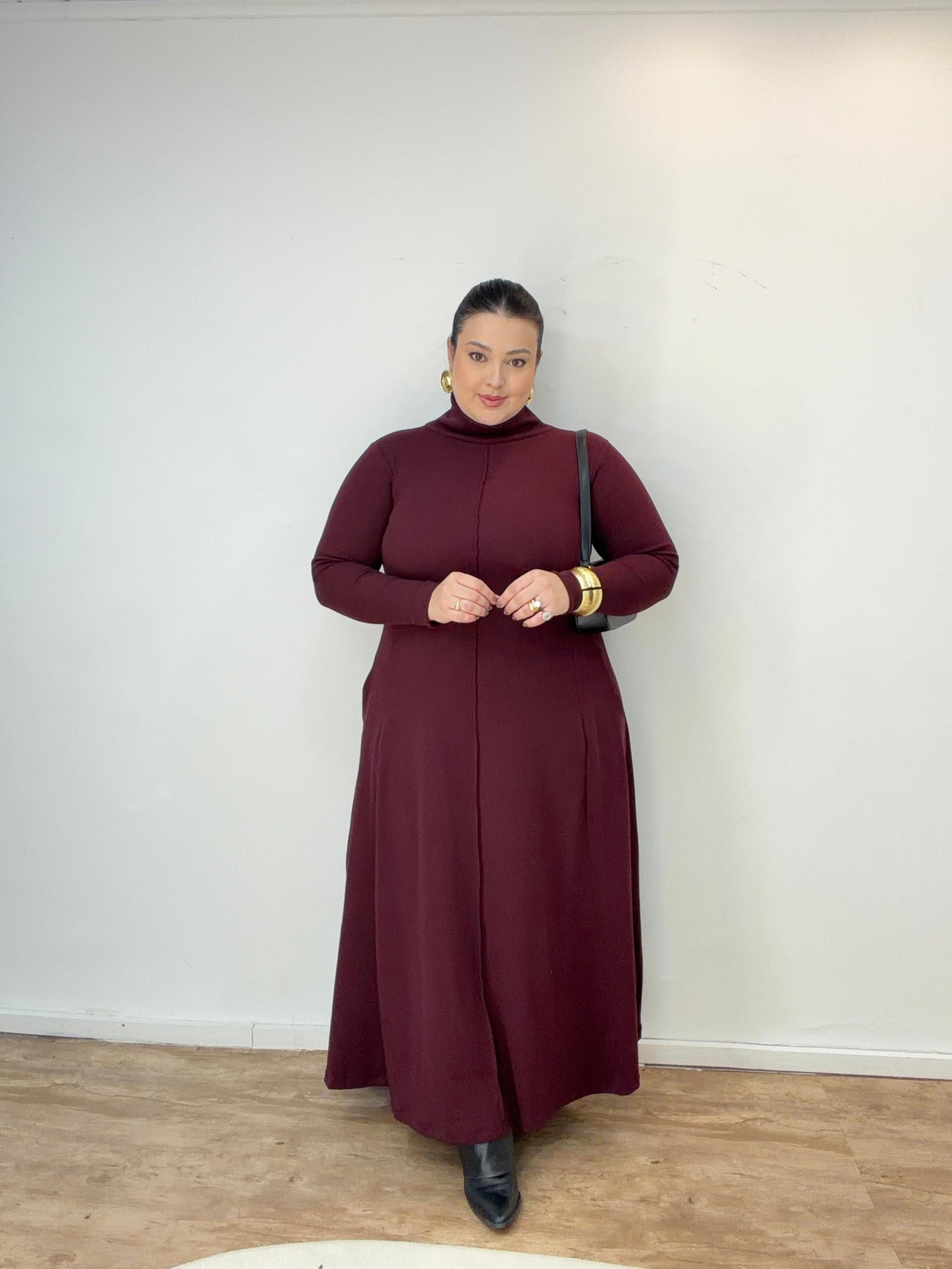 Vestido Canelado de Gola e Manga Longa em Tecido Premium