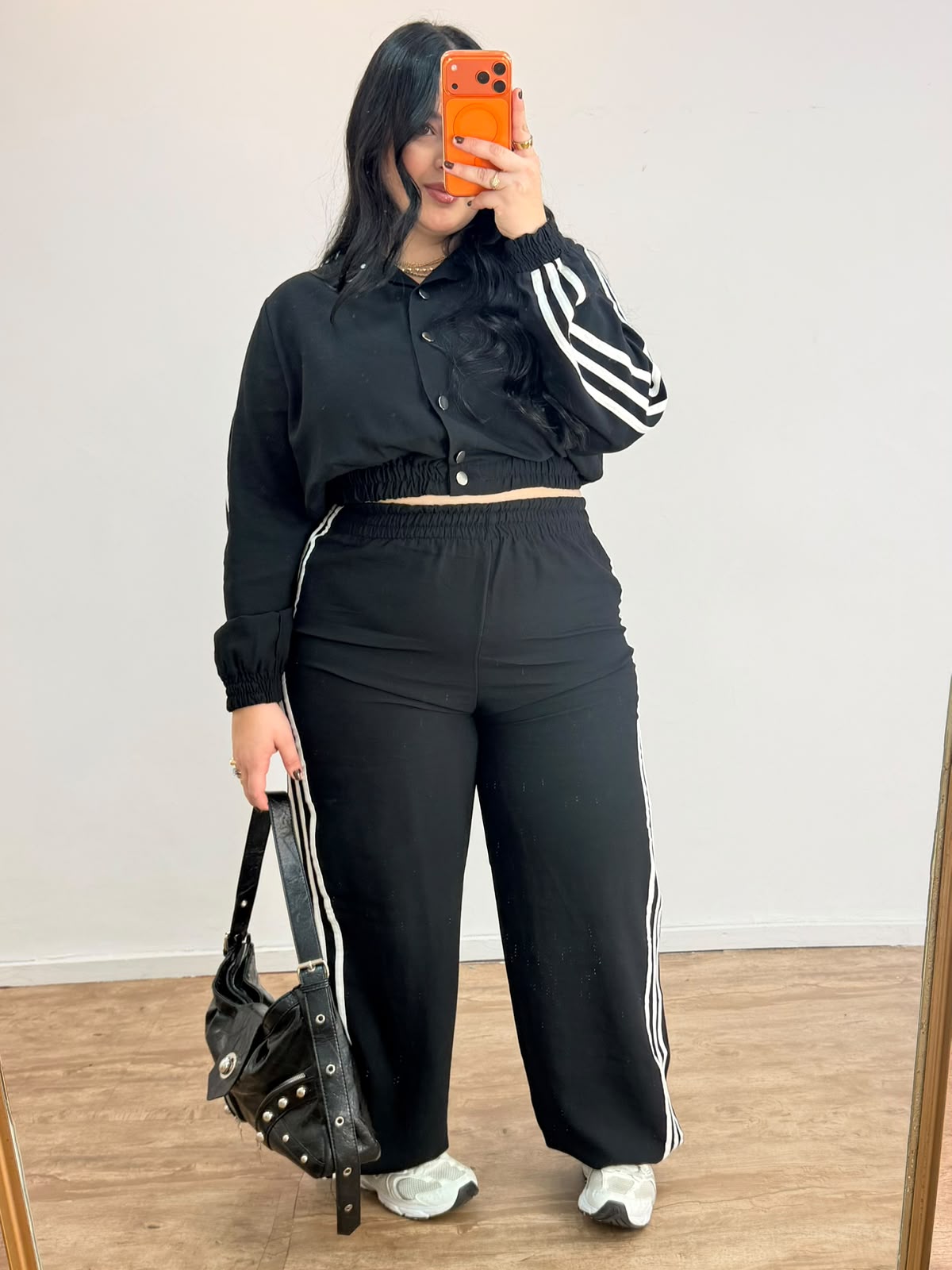 Conjunto Esportivo de Calça e Jaqueta Faixas