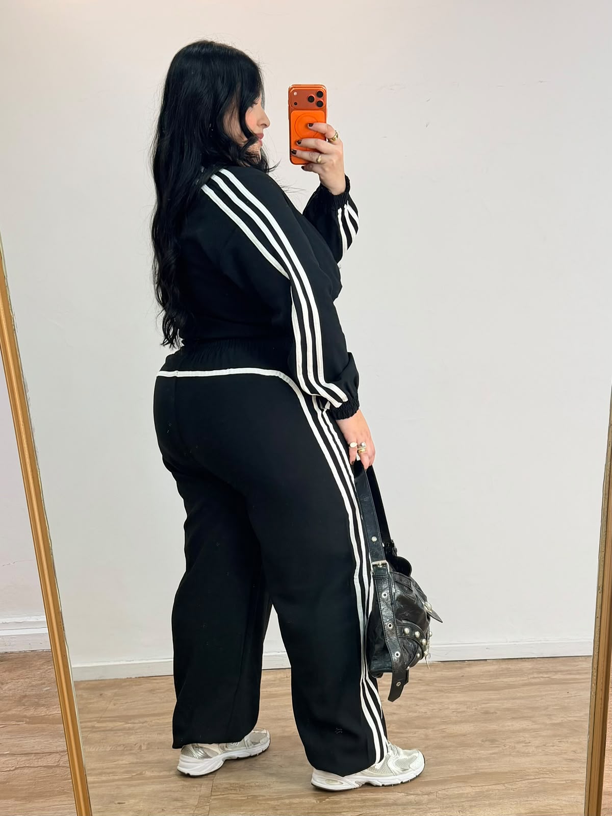 Conjunto Esportivo de Calça e Jaqueta Faixas