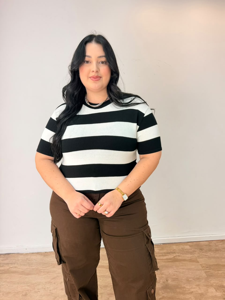 T-shirt cropped em tricô listrada