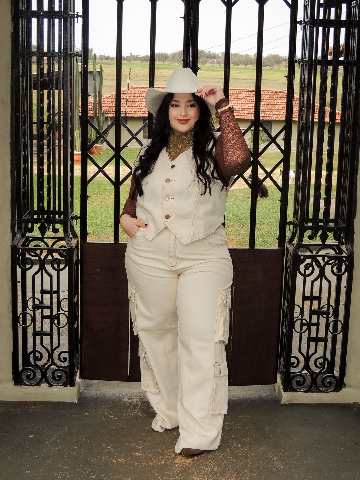 Conjunto Calça Cargo e Colete Jeans Off