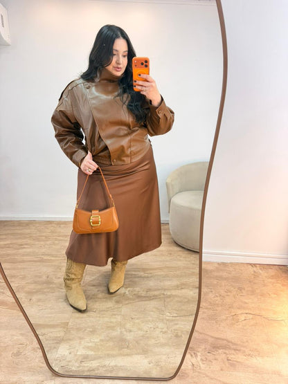 Saia Midi em Cetim Evasê Elegante