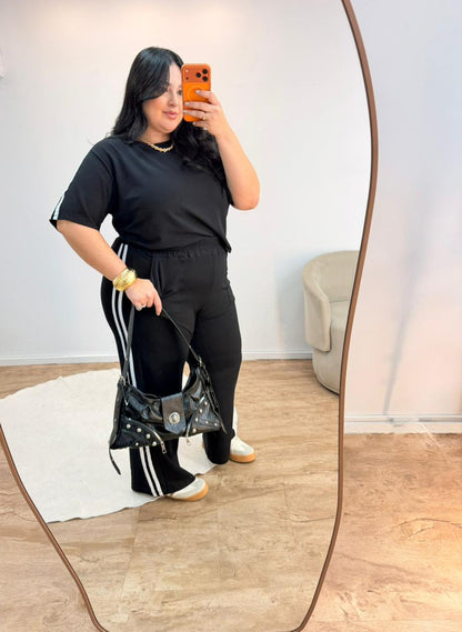Conjunto em Malha com Calça Listra Lateral