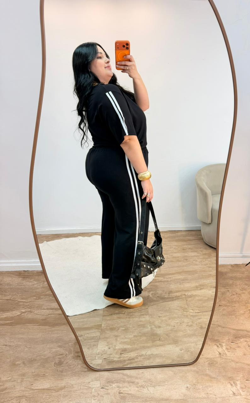 Conjunto em Malha com Calça Listra Lateral
