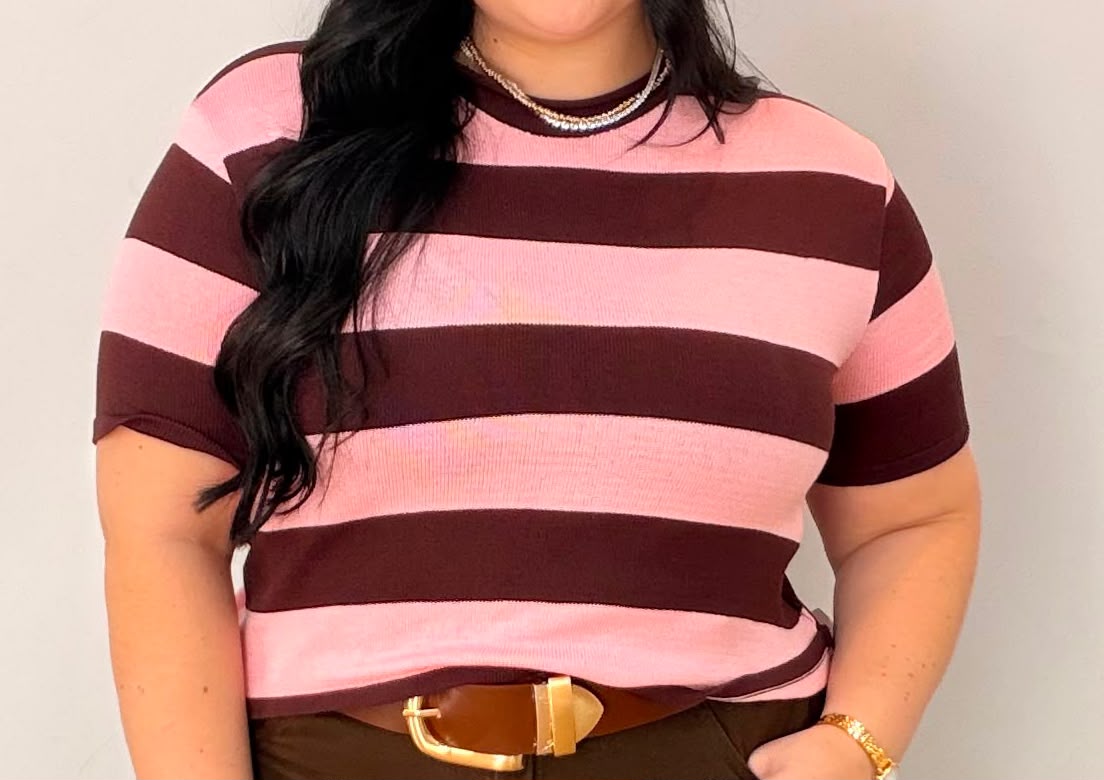 T-shirt cropped em tricô listrada
