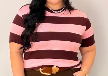 T-shirt cropped em tricô listrada