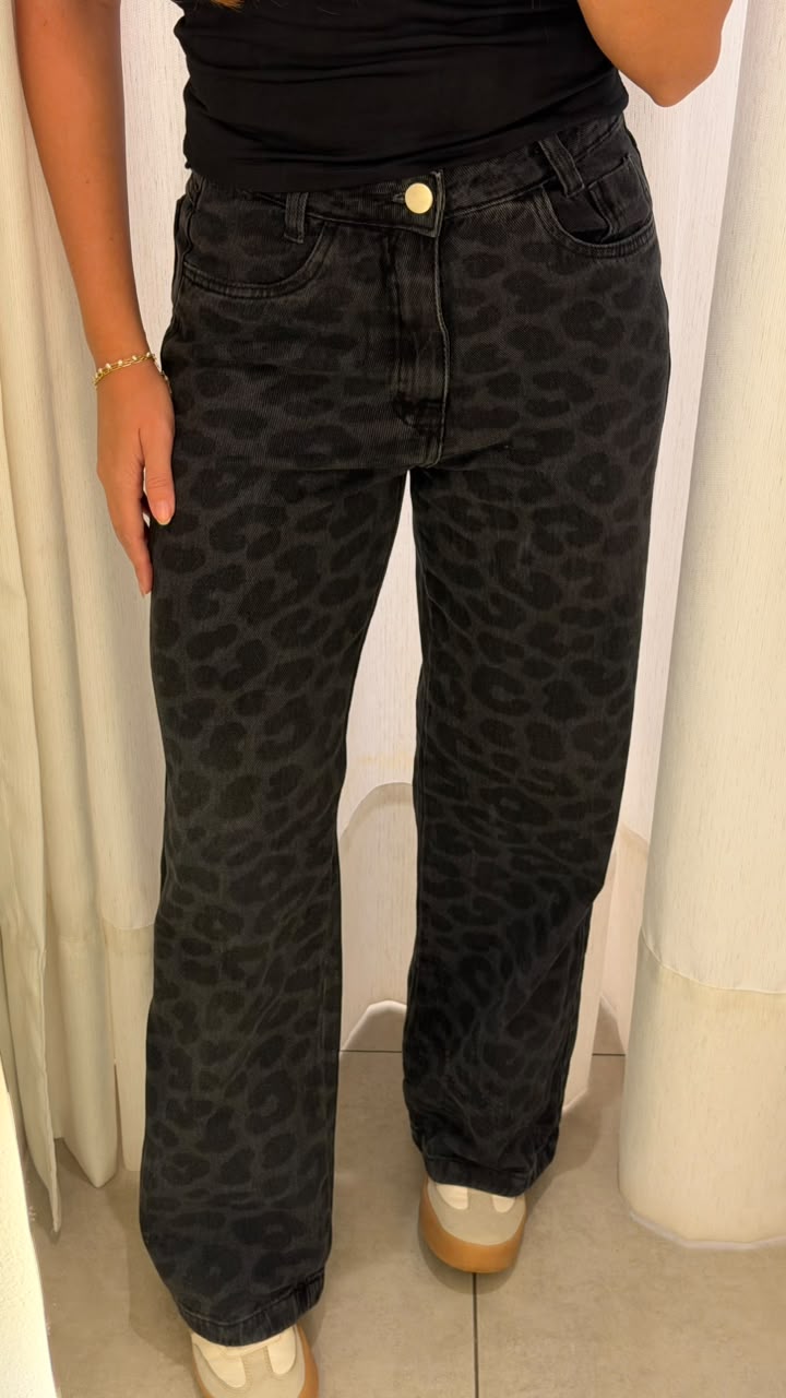 Calça Jeans Wide Leg Onça Preta