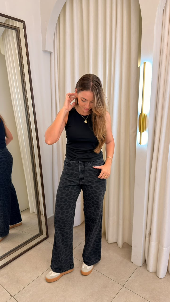 Calça Jeans Wide Leg Onça Preta