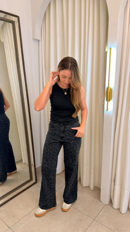 Calça Jeans Wide Leg Onça Preta