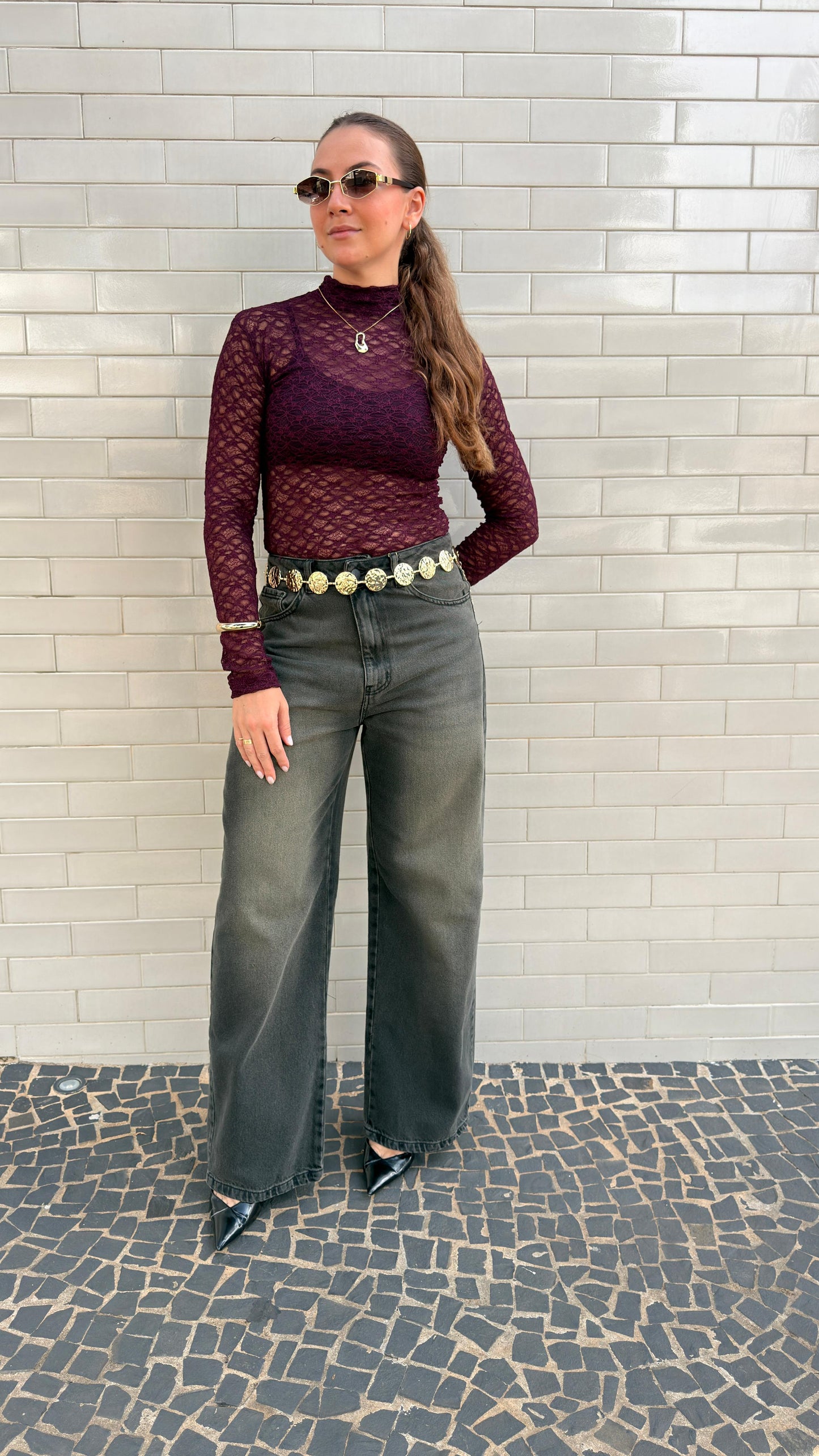 Blusa Feminina de Renda Elegante e Sofisticada