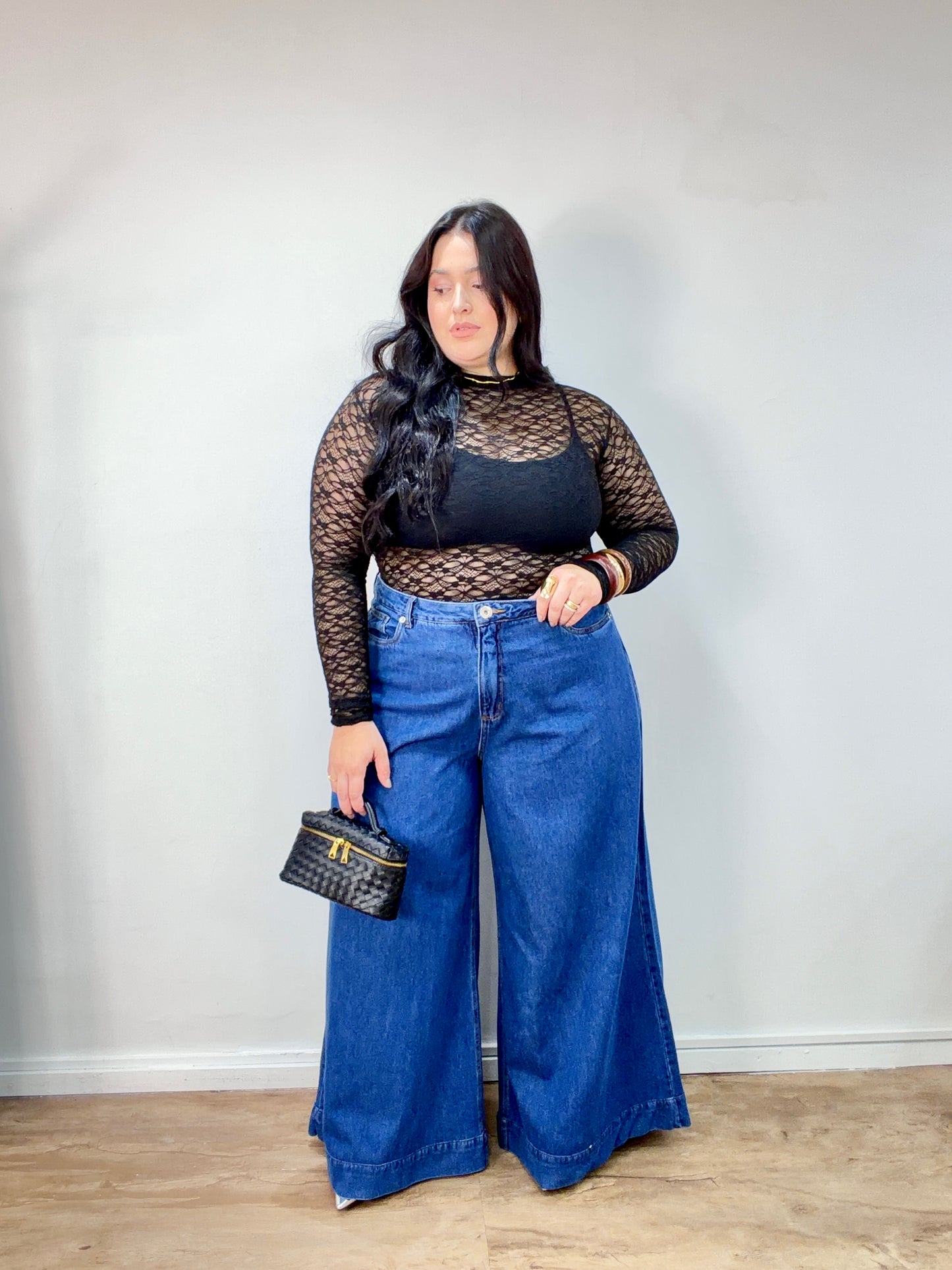 Blusa Feminina de Renda Elegante e Sofisticada