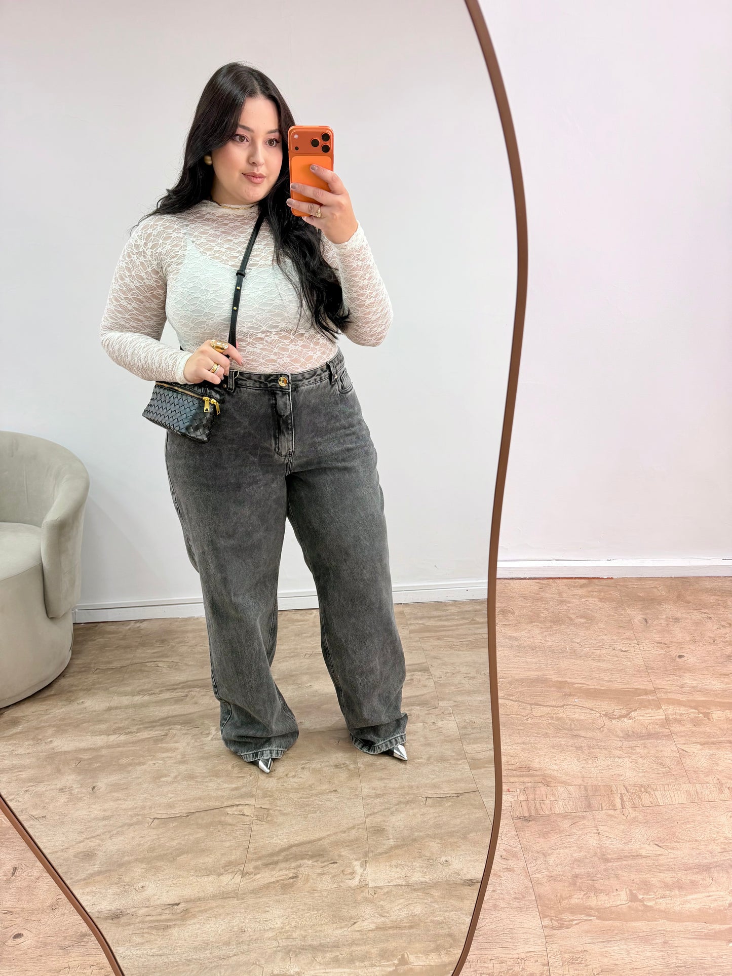 Blusa Feminina de Renda Elegante e Sofisticada