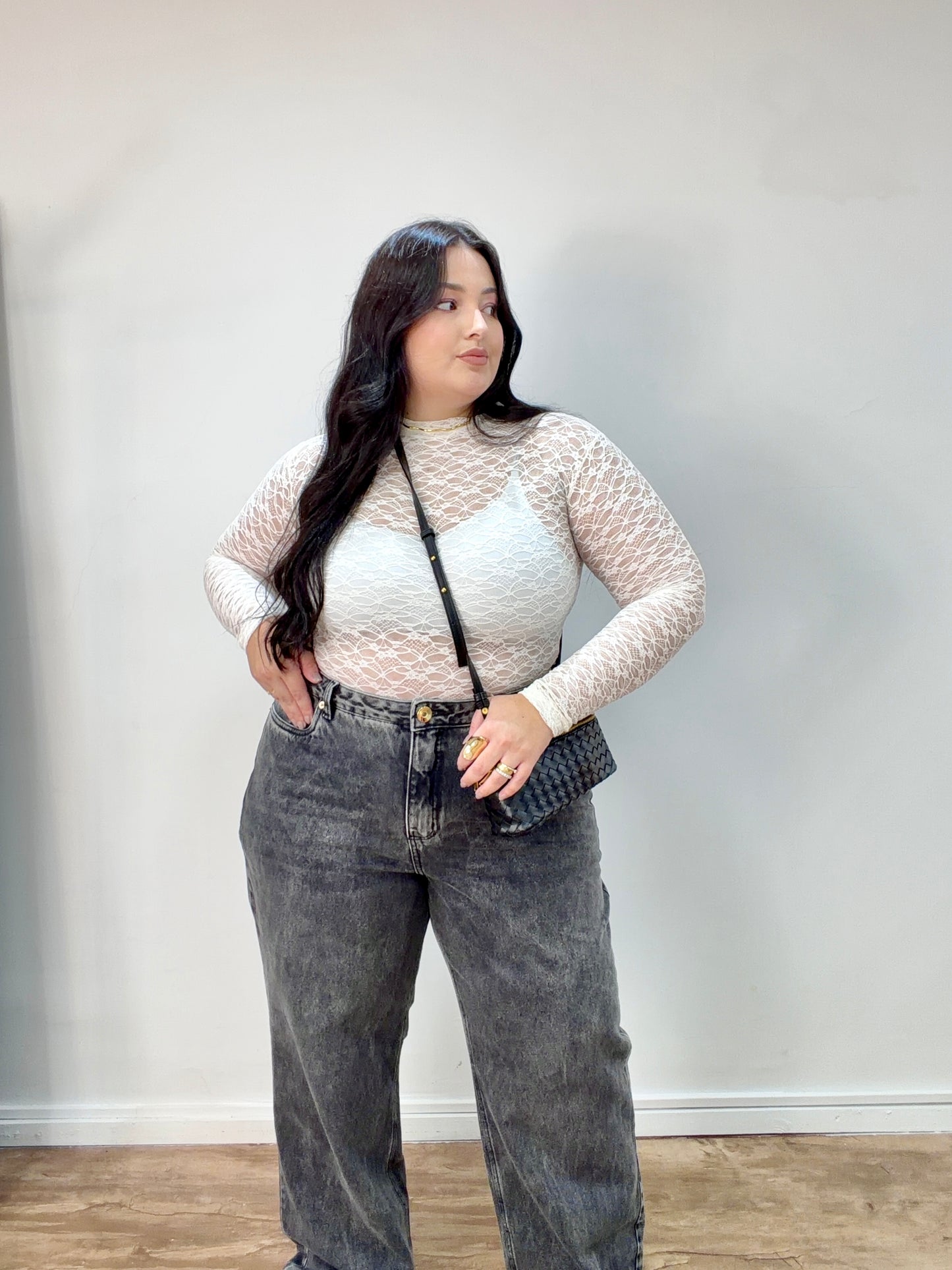 Blusa Feminina de Renda Elegante e Sofisticada