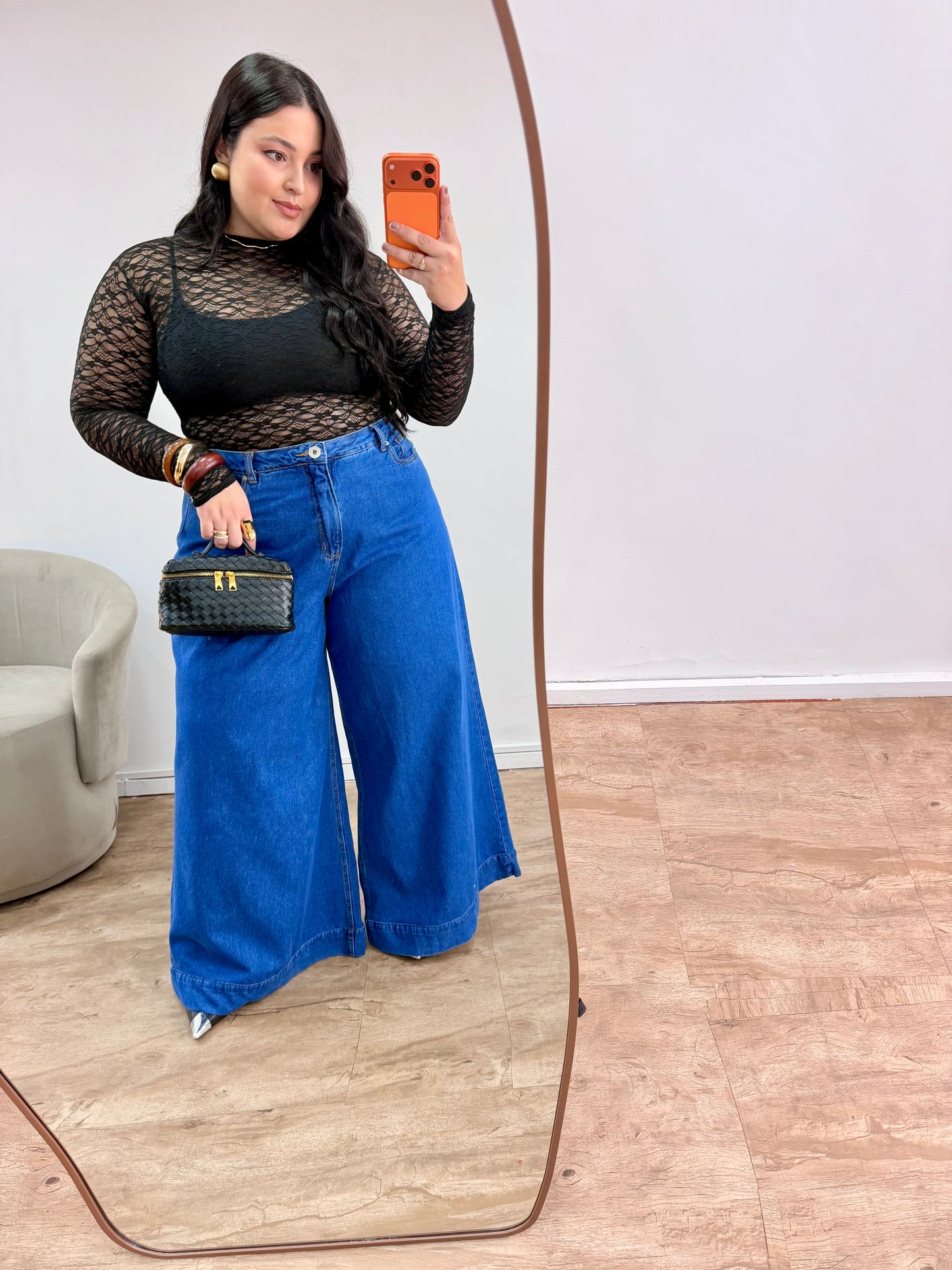 Blusa Feminina de Renda Elegante e Sofisticada