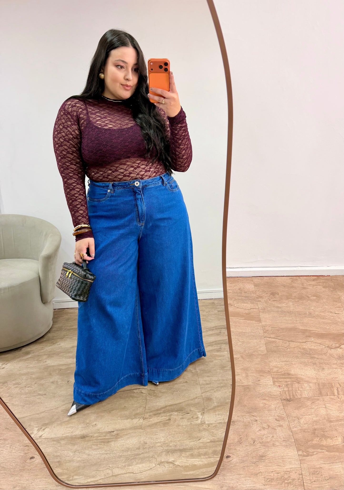 Blusa Feminina de Renda Elegante e Sofisticada