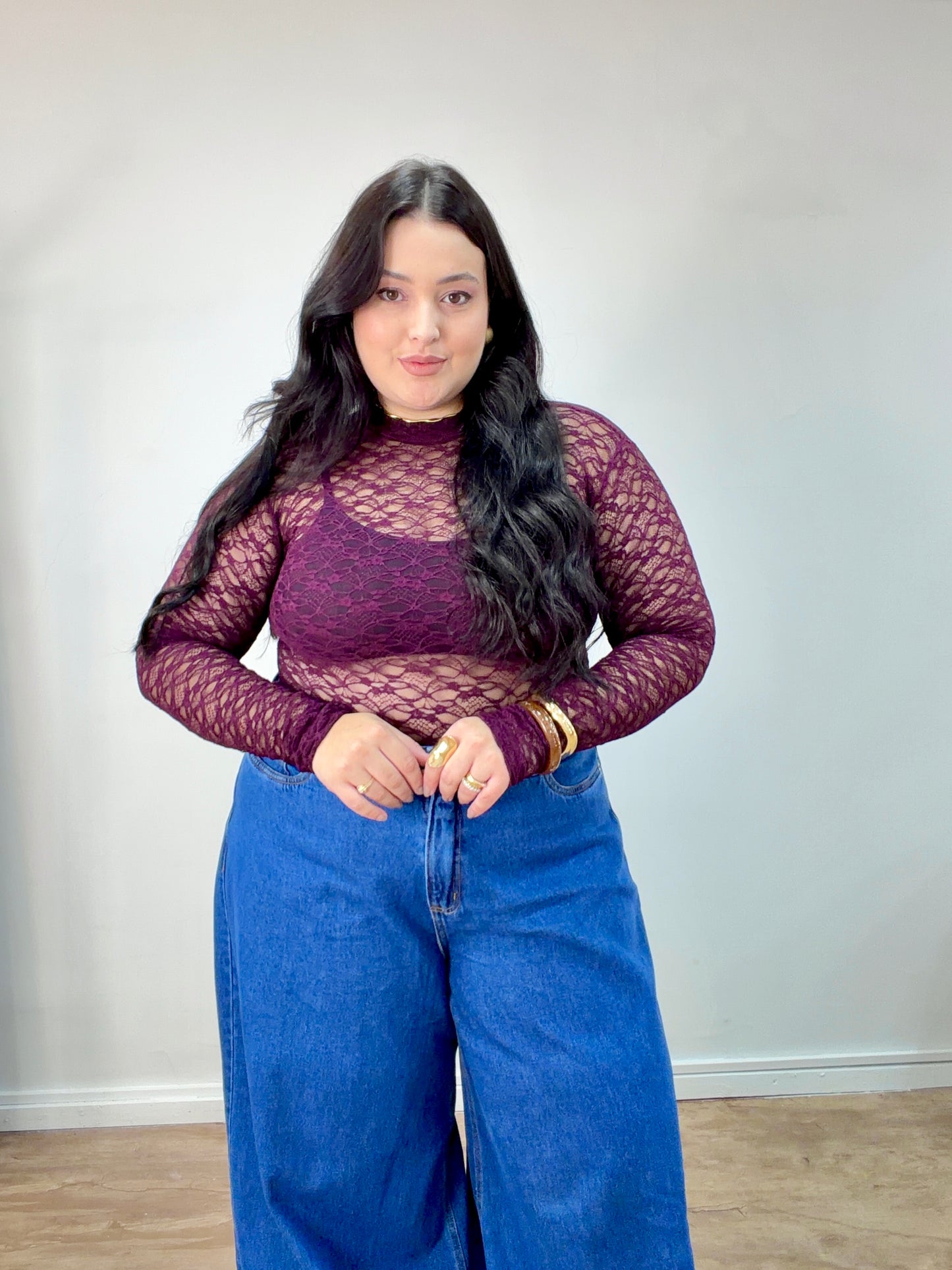 Blusa Feminina de Renda Elegante e Sofisticada