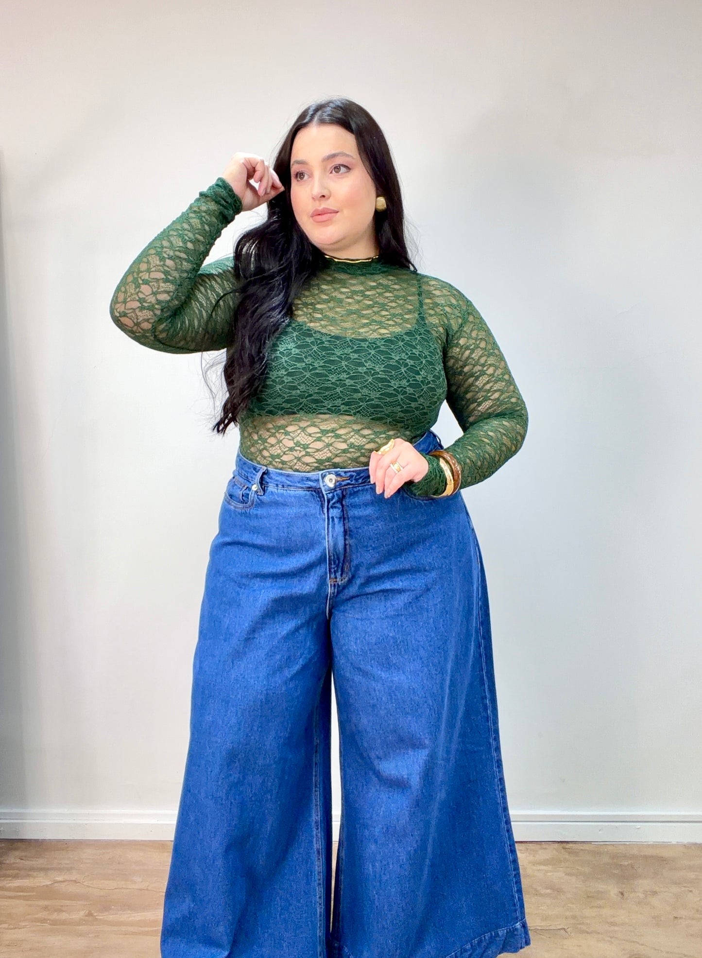 Blusa Feminina de Renda Elegante e Sofisticada