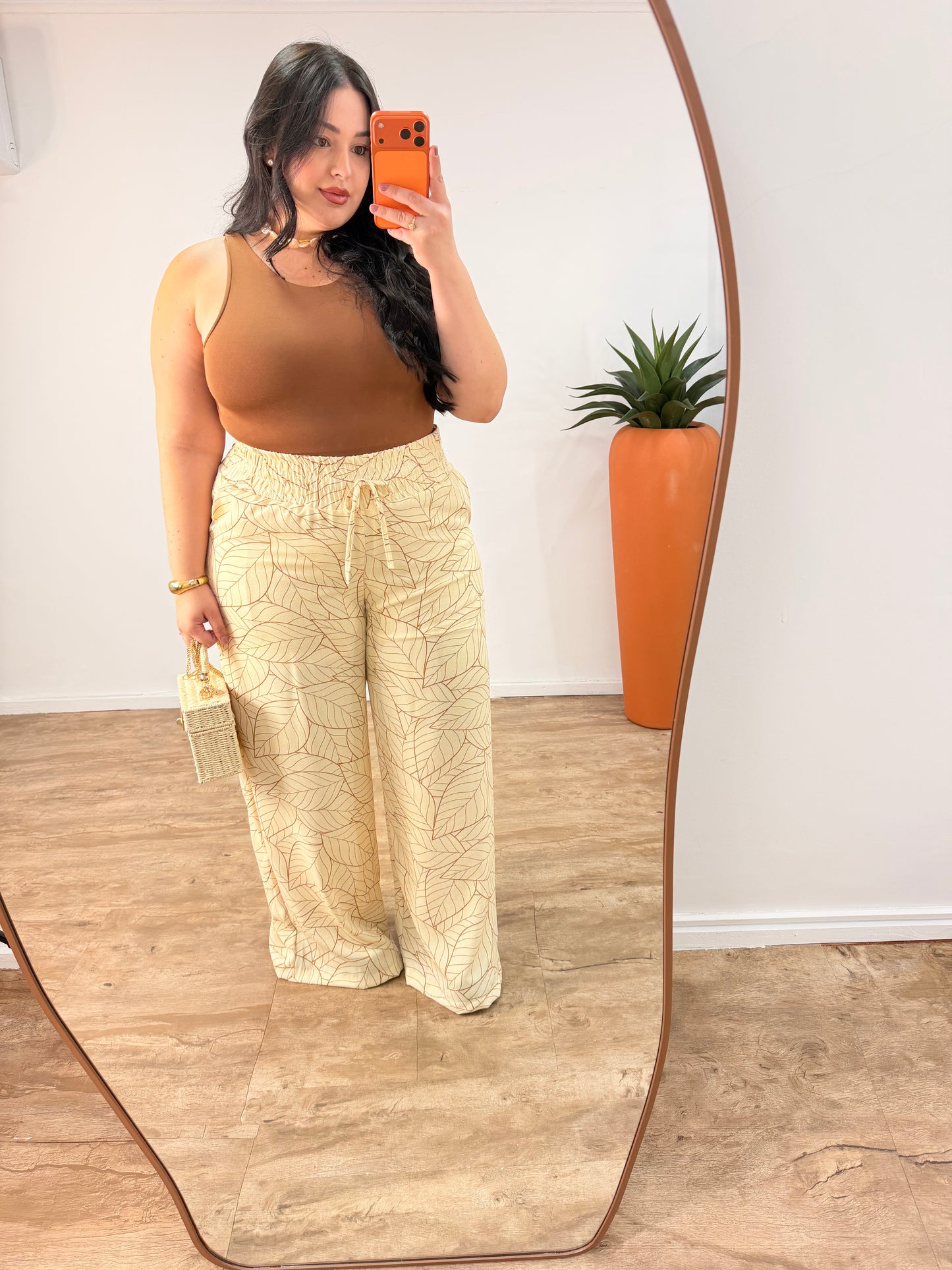 Calça Pantalona Feminina em Crepe Elegante Ruti Preto Amarela