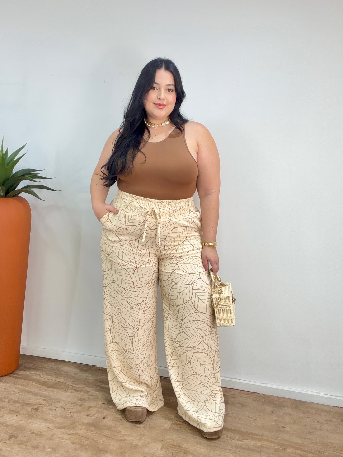 Calça Pantalona Feminina em Crepe Elegante Ruti Preto Amarela