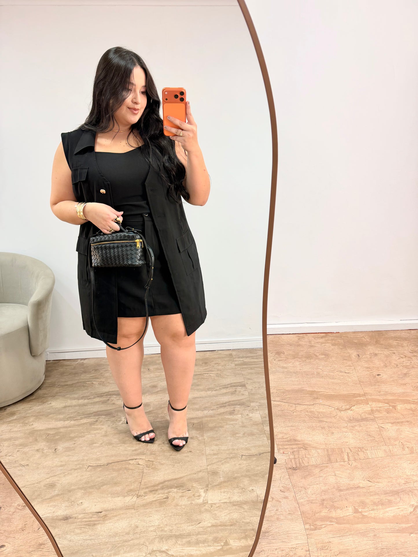 Trijunto Feminino de Alfaiataria com Colete, Short, Saia e Cropped