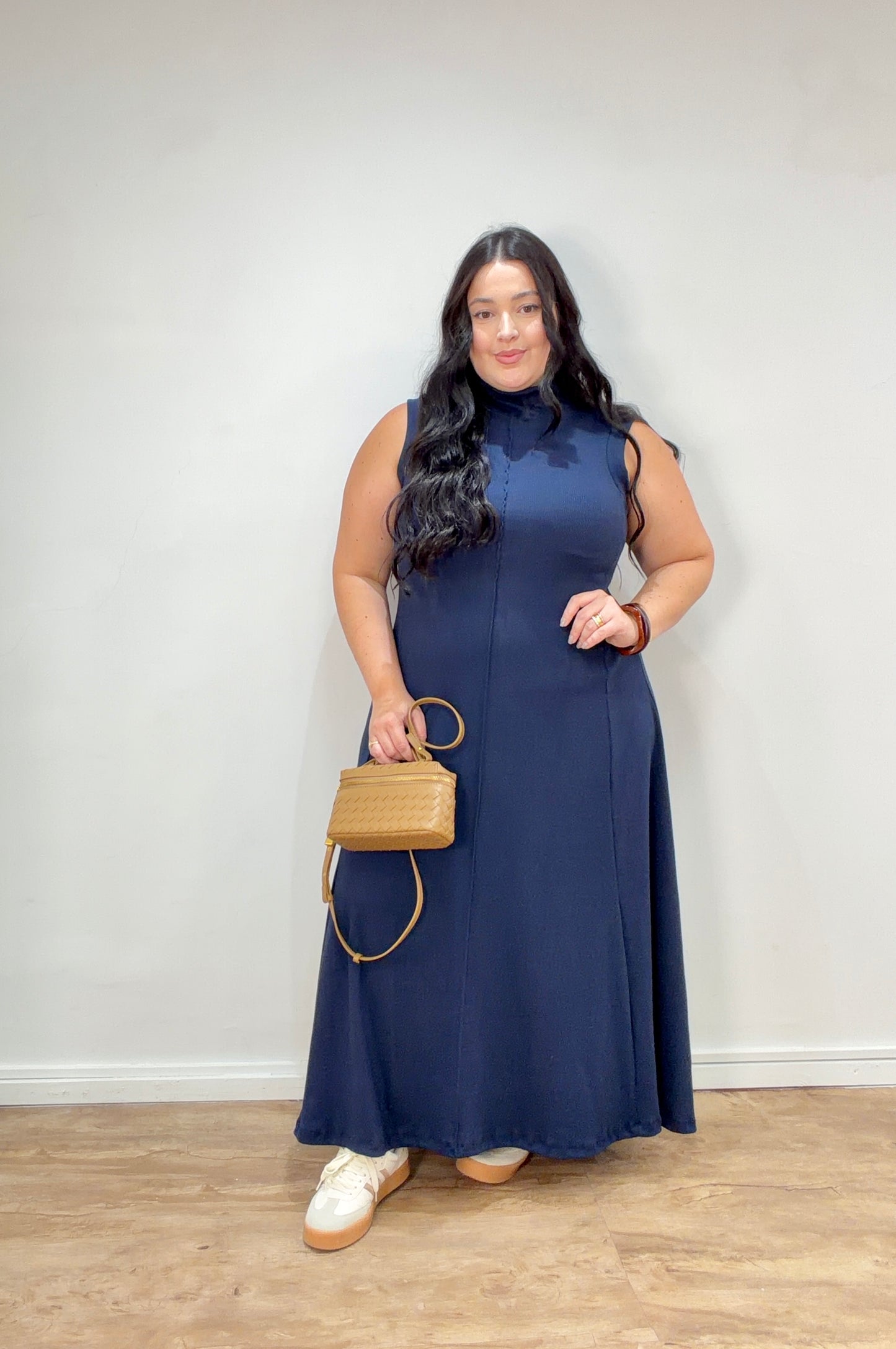 Vestido Canelado de Gola em Tecido Premium