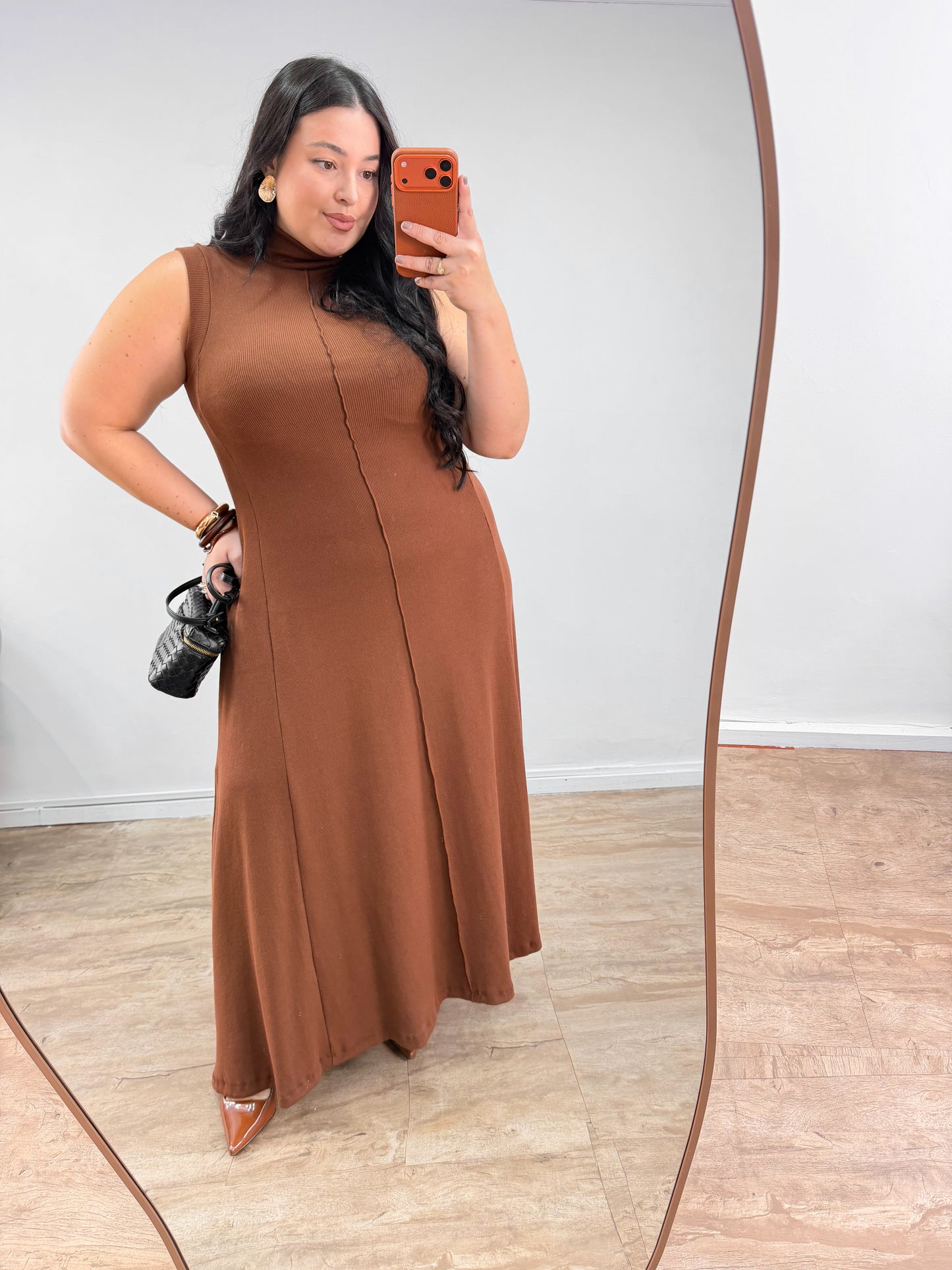 Vestido Canelado de Gola em Tecido Premium