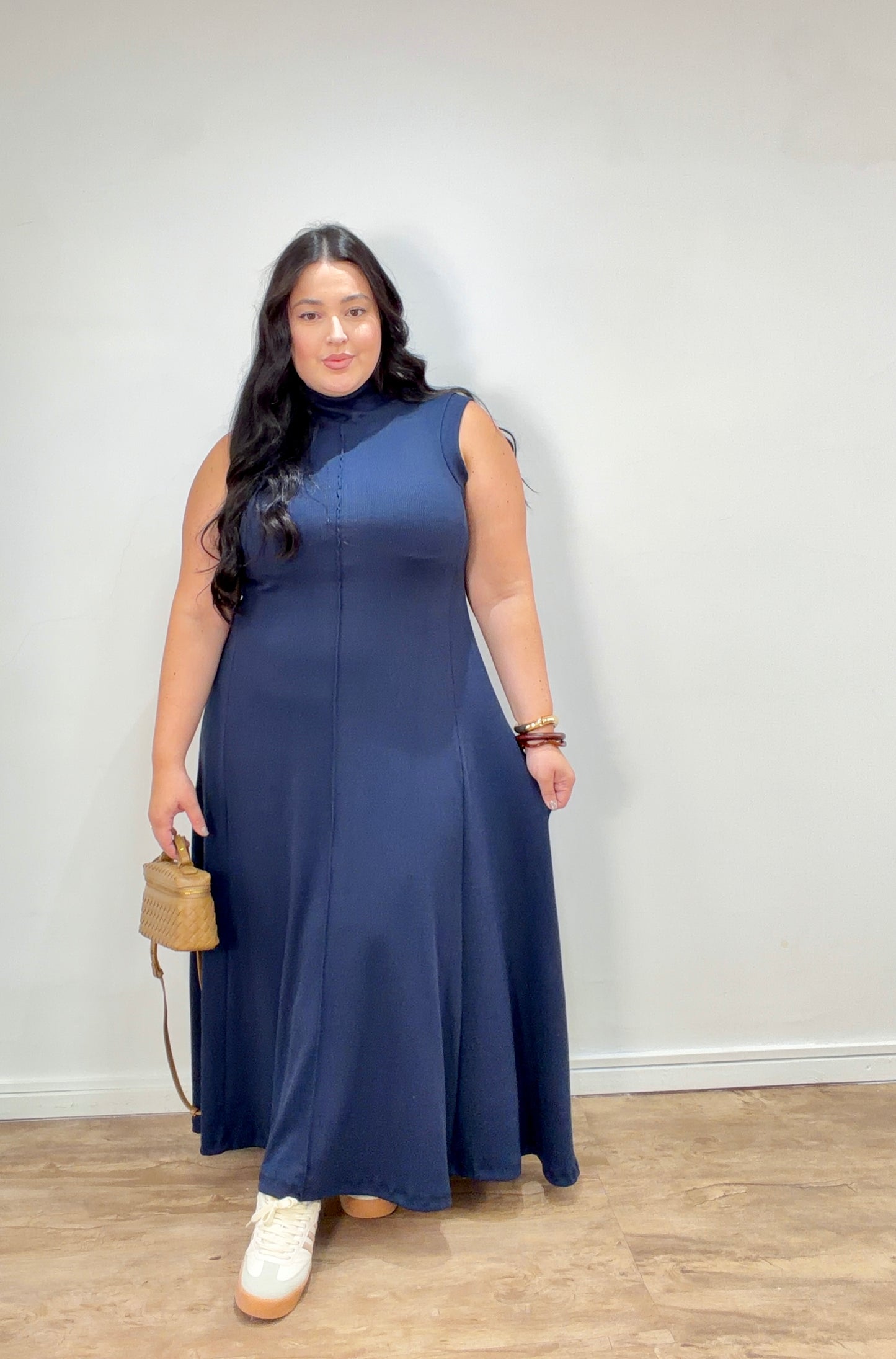 Vestido Canelado de Gola em Tecido Premium